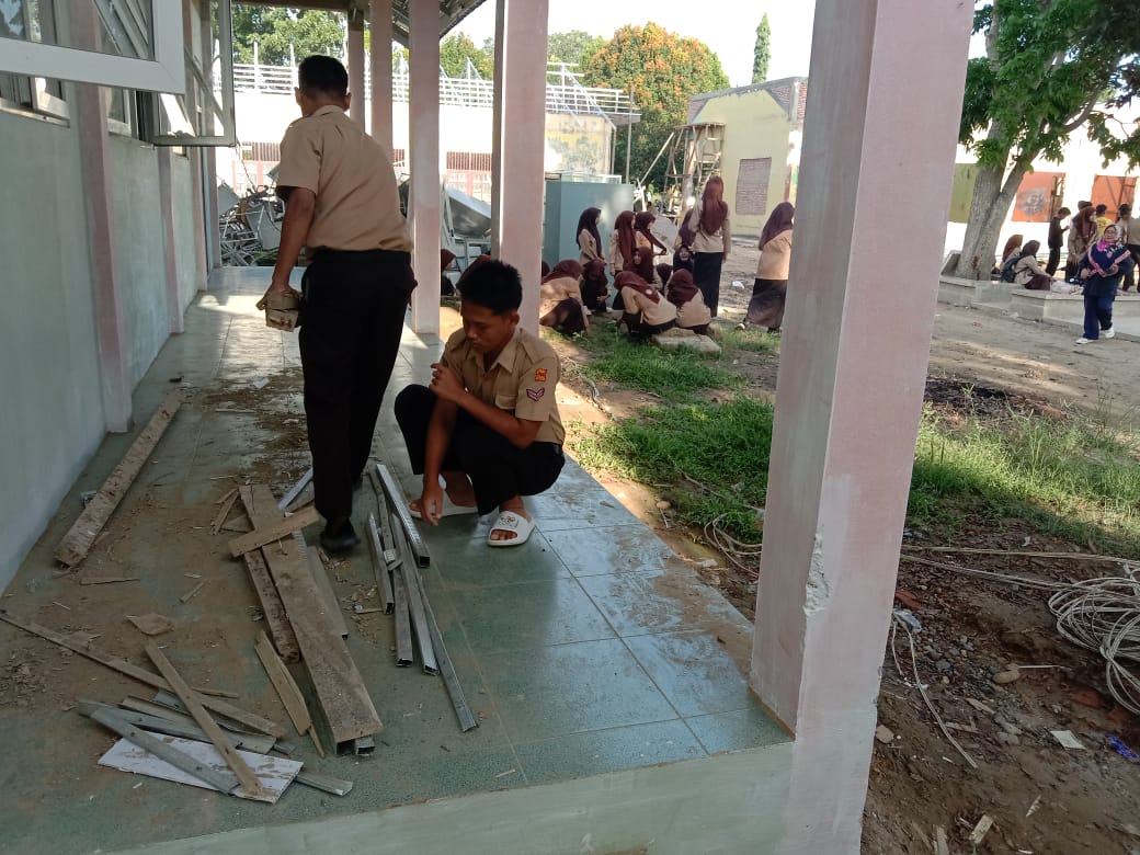 Gotong Royong SMK Negeri 1 Karang Baru Dukung Program ASRI di Aceh Tamiang
